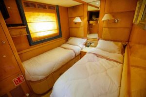 Luxury Yacht Rental in Dubai |Yacht Charter from 599 AED/Hour