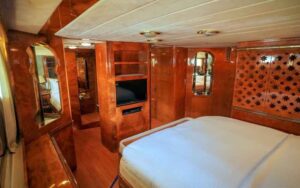 Dubai Yacht Rental |Special Offer from Just 599 AED/Hour