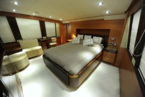 Luxury Yacht Rental in Dubai |Yacht Charter from 599 AED/Hour
