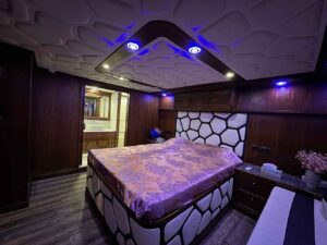 Luxury Yacht Rental in Dubai |Yacht Charter from 599 AED/Hour