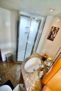 Luxury Yacht Rental in Dubai |Yacht Charter from 599 AED/Hour