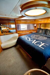 Luxury Yacht Rental in Dubai |Yacht Charter from 599 AED/Hour