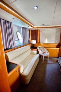 Luxury Yacht Rental in Dubai |Yacht Charter from 599 AED/Hour