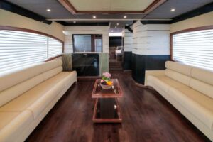 Luxury Yacht Rental in Dubai |Yacht Charter from 599 AED/Hour