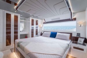 Luxury Yacht Rental in Dubai |Yacht Charter from 599 AED/Hour